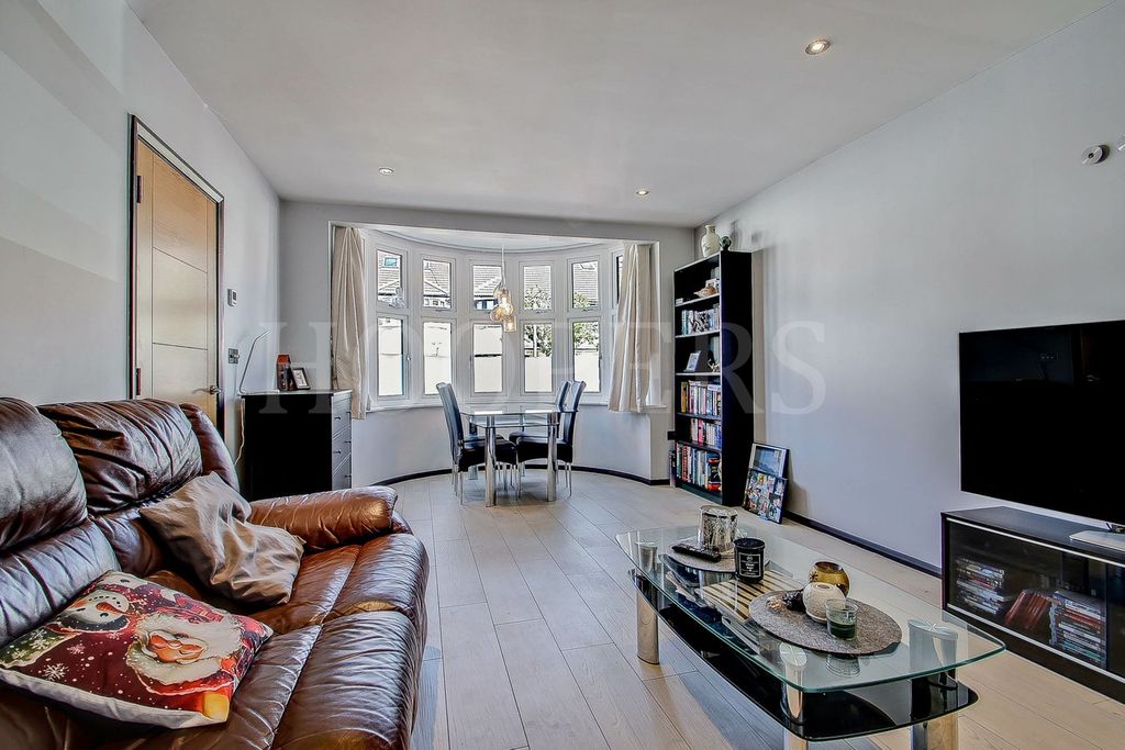 Property photo 2 of 21