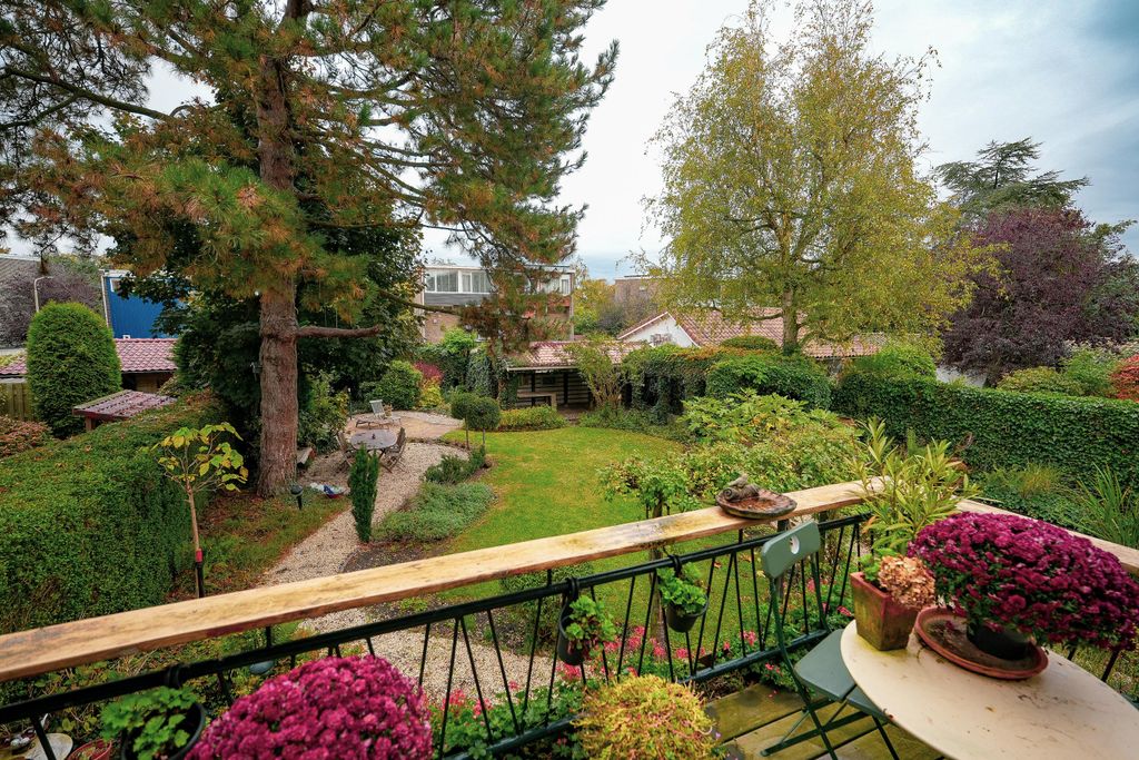 Property photo 2 of 43