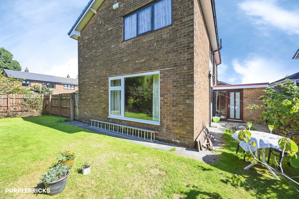 Property photo 2 of 27