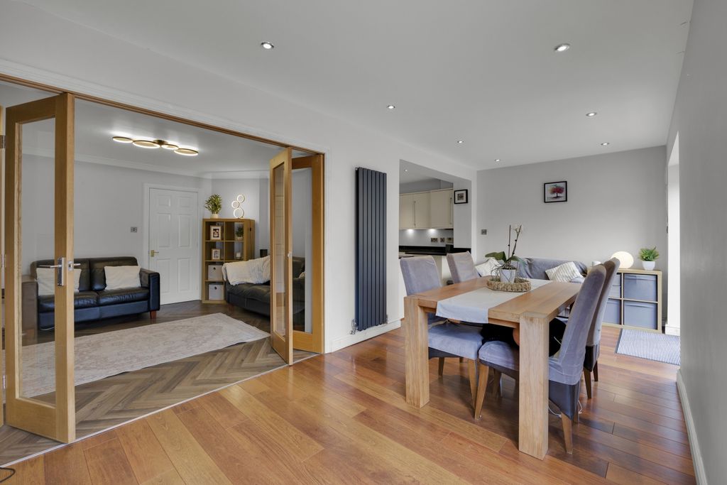 Property photo 3 of 20 Dining Emilydimelowewemovewhitchurchandnantwich (2