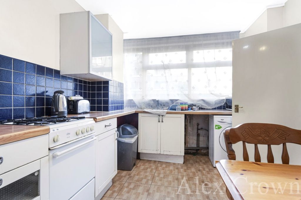 Property photo 3 of 9