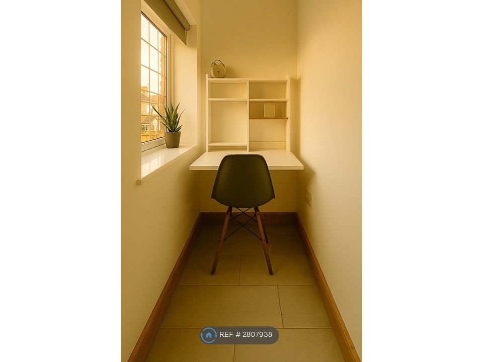 Property photo 3 of 9 Study Nook