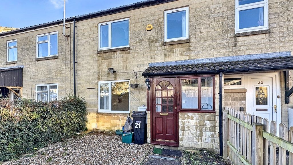 Property photo 3 of 13 Terraced Stone-Front House With A Covered Porch An...