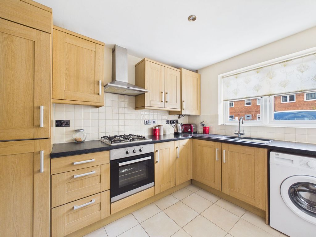 Property photo 3 of 15 Dining Kitchen