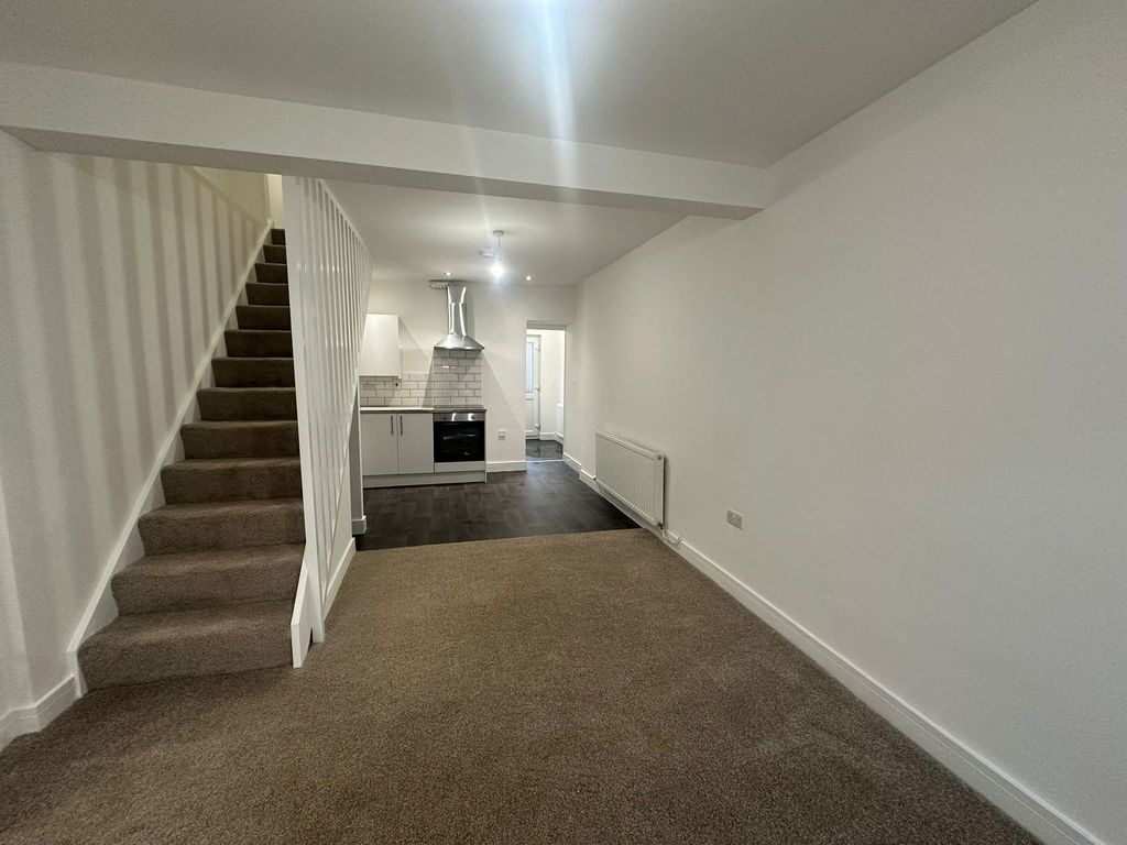 Property photo 3 of 11 Living Room