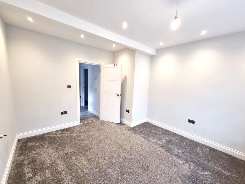 Property photo 1 of 28