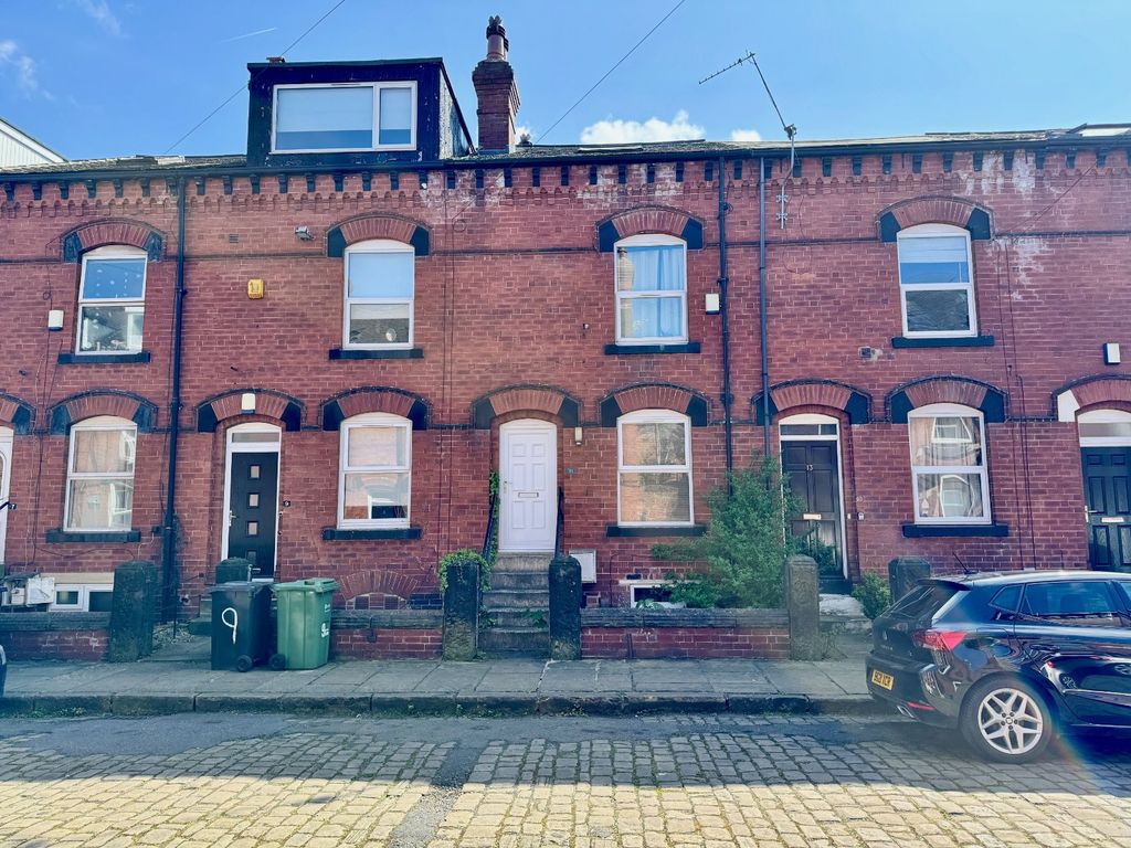 Property photo 1 of 16 External