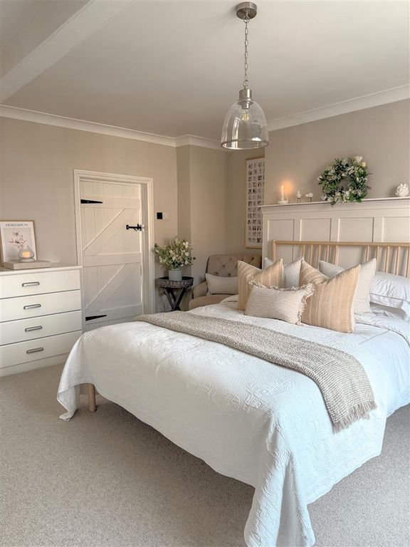 Property photo 2 of 26 Master Bedroom