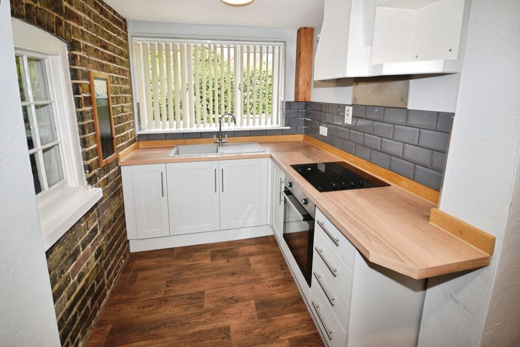 Property photo 2 of 24 Kitchen