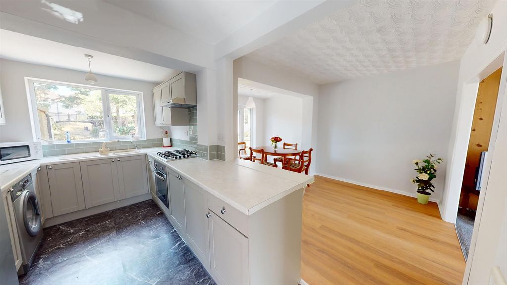 Property photo 2 of 20 Dining Kitchen