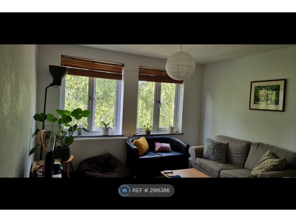 Property photo 3 of 10 Lounge