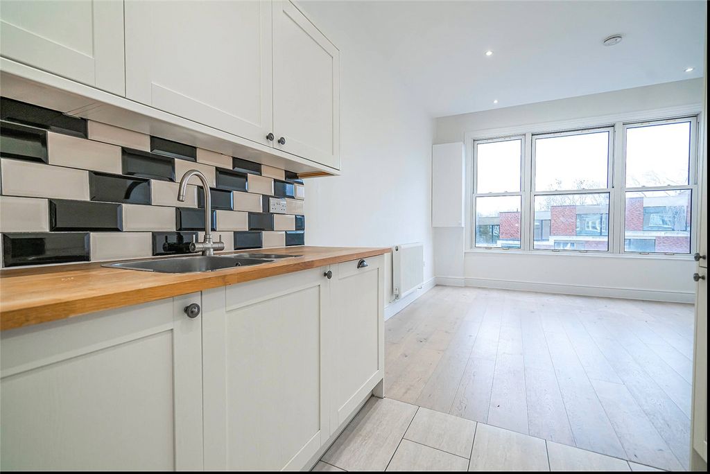 Property photo 2 of 15 Kitchen Reception A