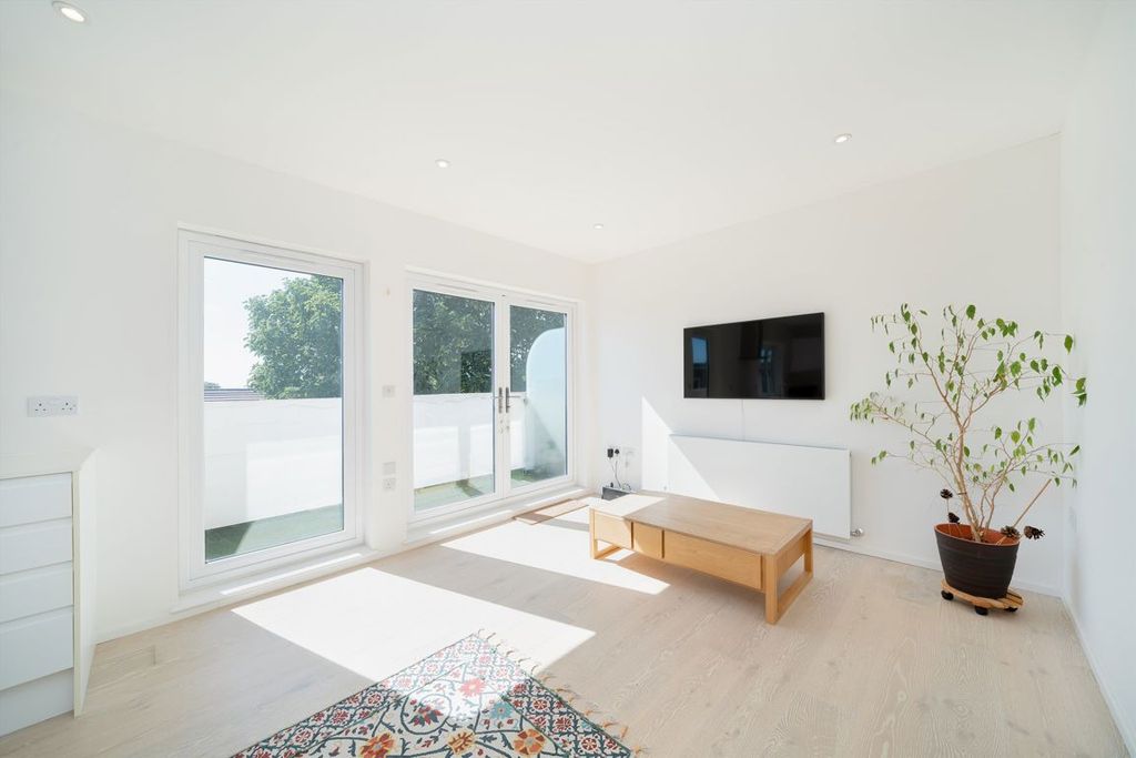 Property photo 1 of 5