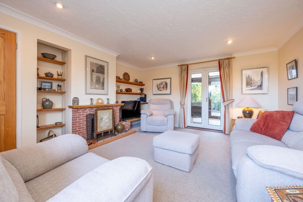 Property photo 2 of 26