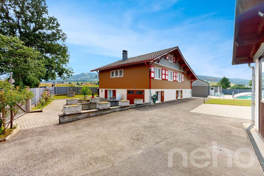 Property photo 2 of 12