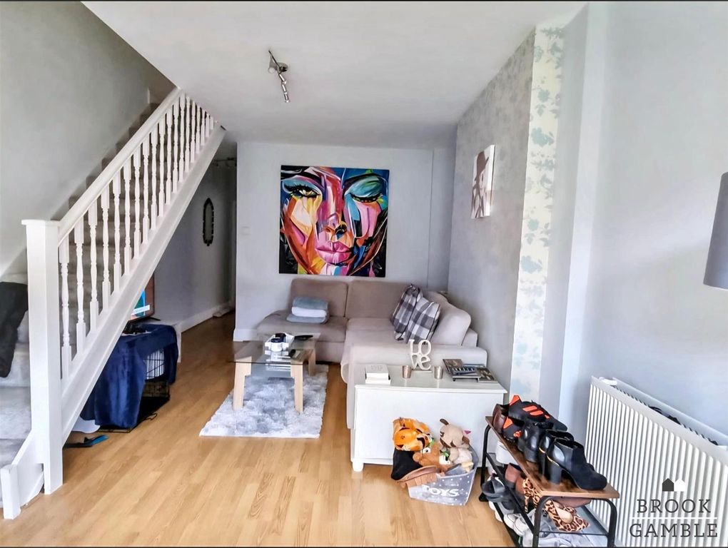 Property photo 3 of 11 01323 438506