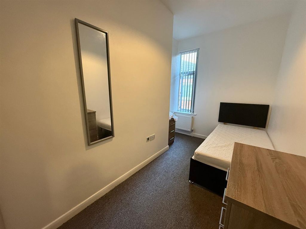 Property photo 3 of 5 B4, 2.Jpg