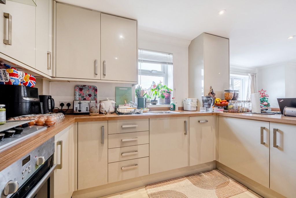 Property photo 3 of 18 1403035-13-697362...