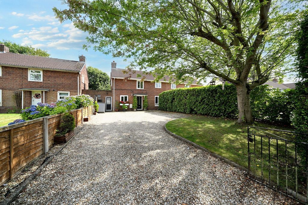 Property photo 2 of 34