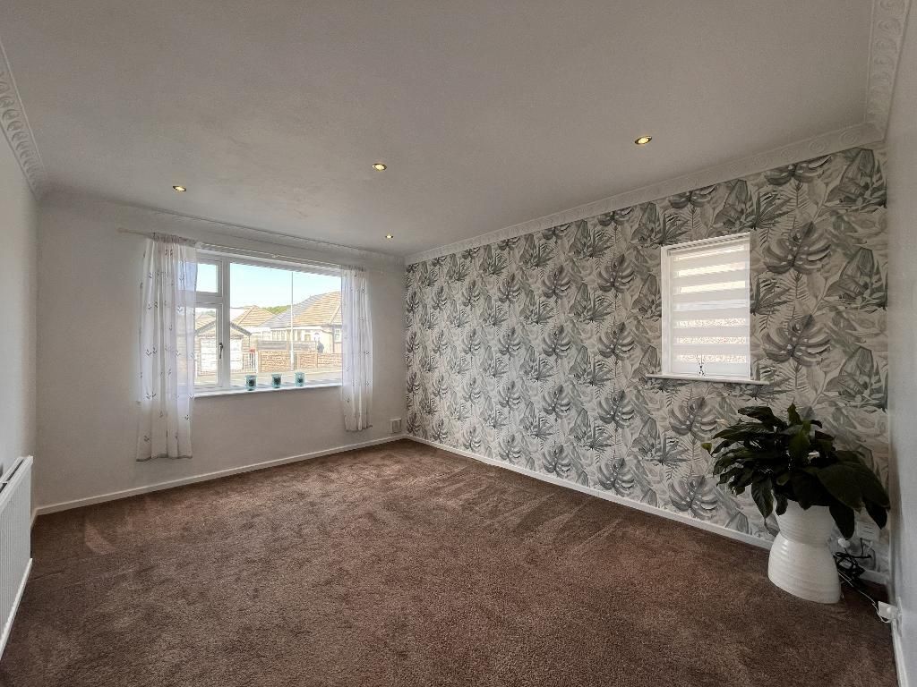 Property photo 2 of 14 Lounge