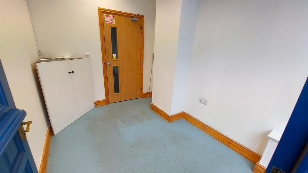 Property photo 2 of 8 Trading Area
