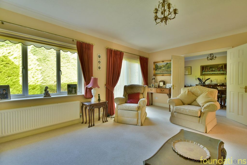 Property photo 3 of 19