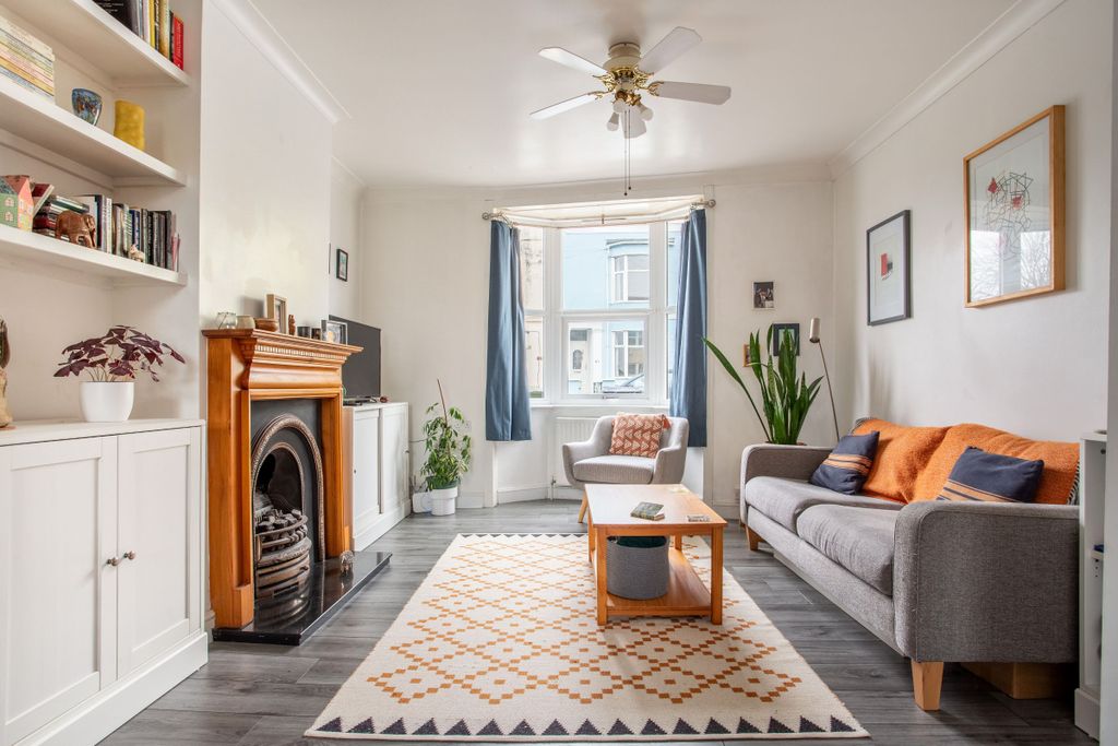 Property photo 2 of 18