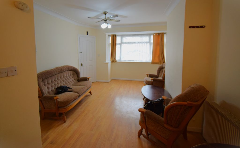 Property photo 1 of 8 Living Room