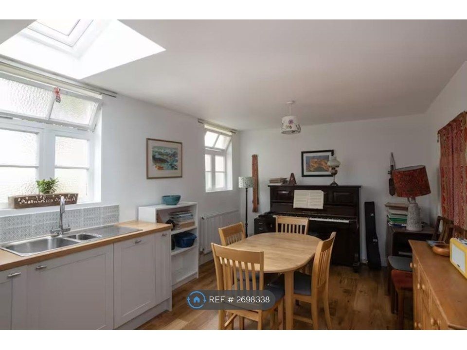 Property photo 3 of 12 Kitchen / Diner