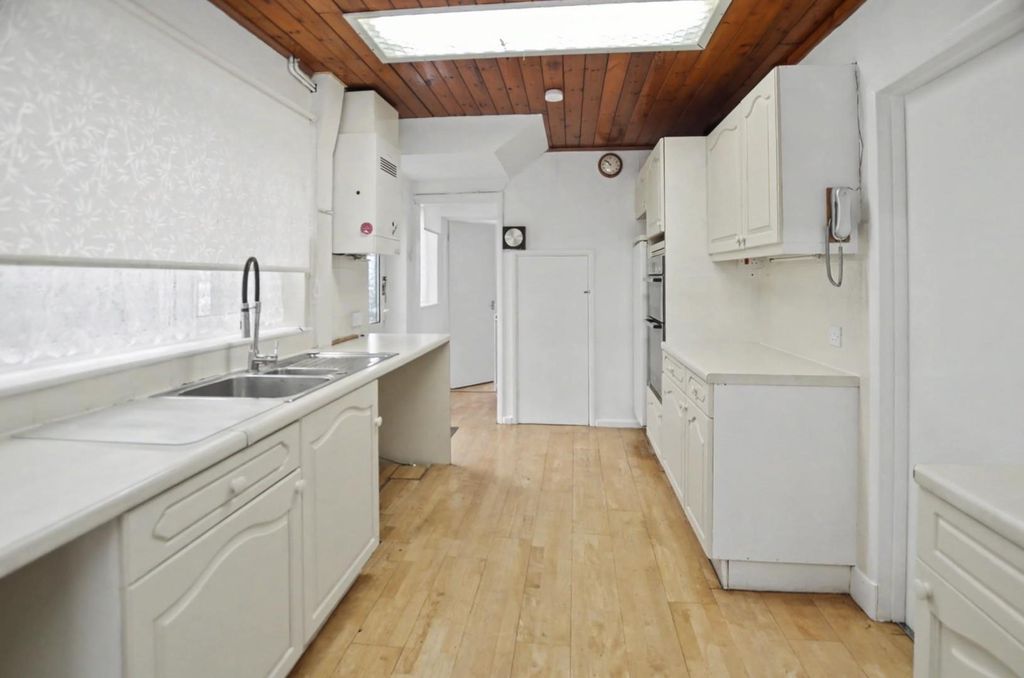 Property photo 3 of 20 Kitchen