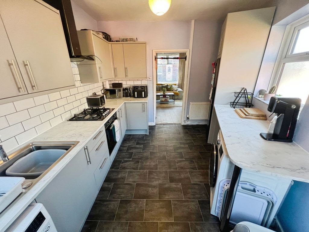 Property photo 2 of 11 Kitchen