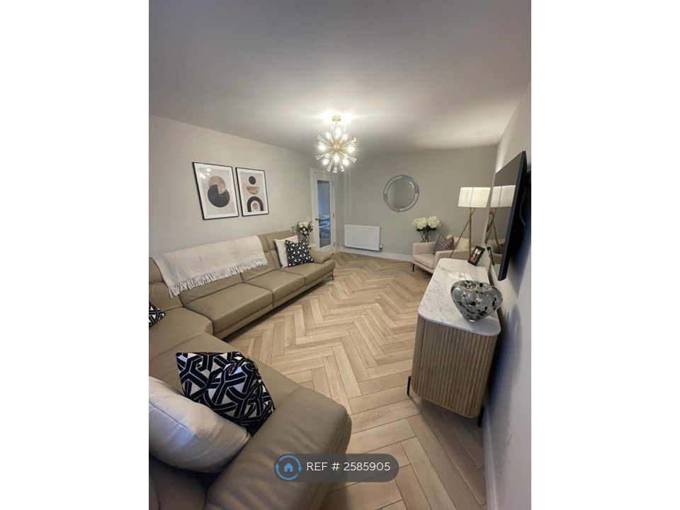 Property photo 2 of 18 Living Room
