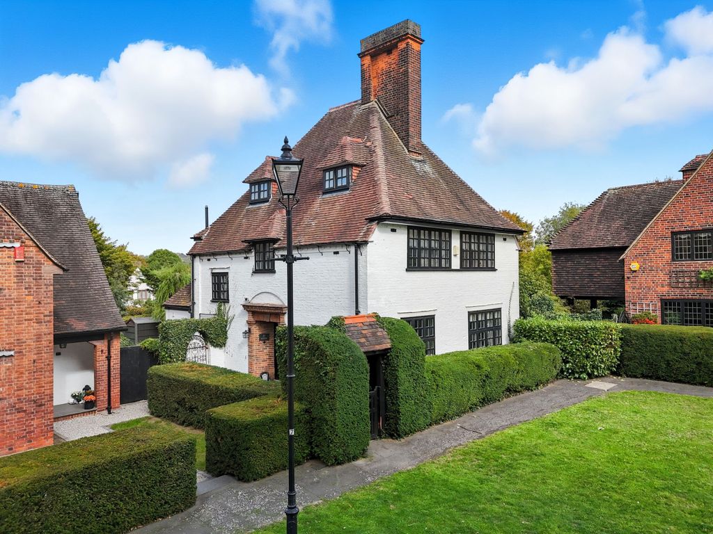 Property photo 1 of 50