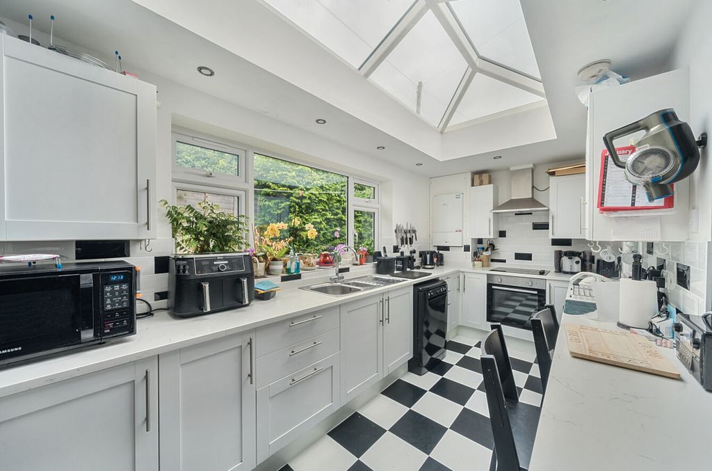 Property photo 3 of 12 1303766-26-6841E0...