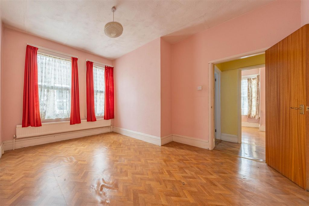 Property photo 3 of 9 Bedroom
