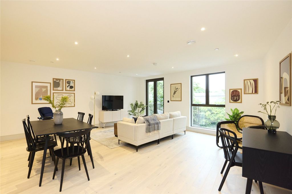 Property photo 3 of 35 Picture No. 02