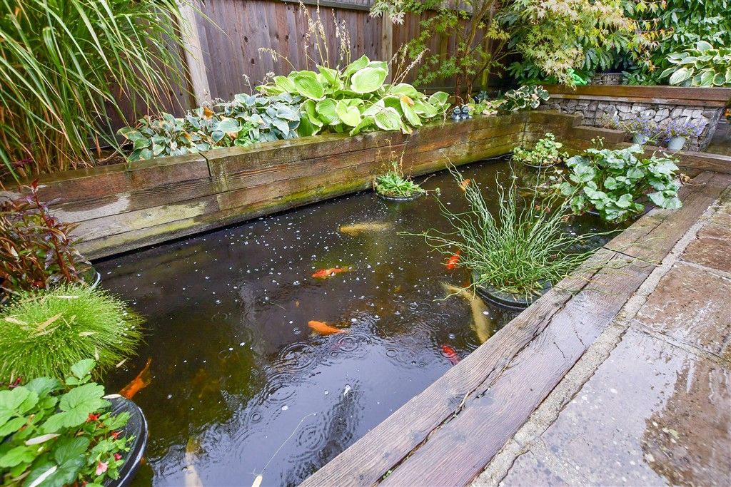 Property photo 1 of 21 Front Garden