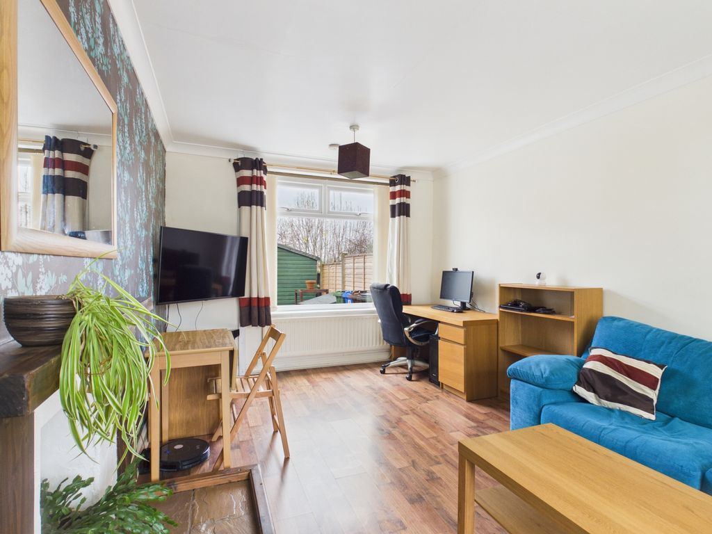 Property photo 3 of 23 Cam03729G0-Pr0240-Still002