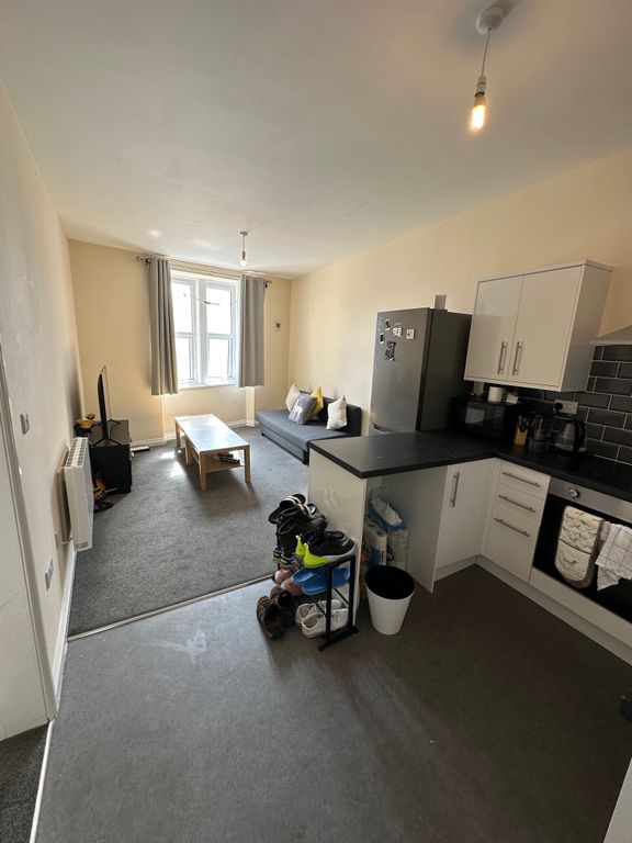 Property photo 2 of 6 Kitchen / Lounge