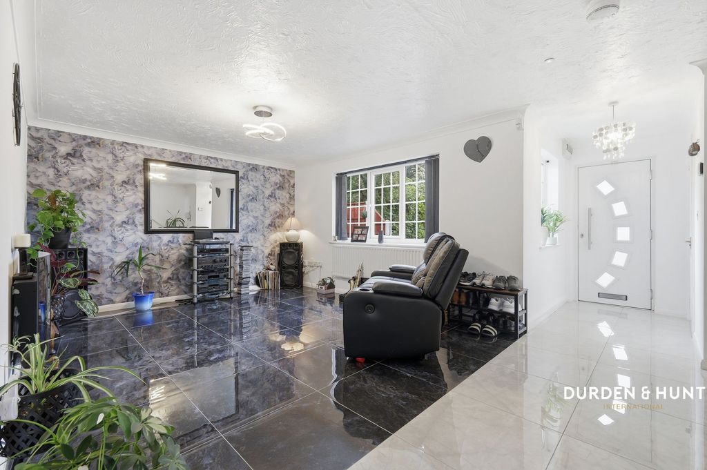Property photo 2 of 32