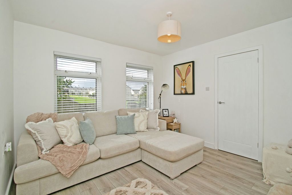 Property photo 2 of 10 Pbox-Img.Jpg