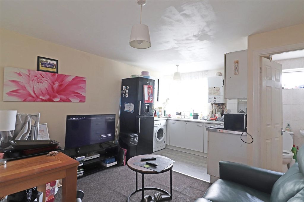 Property photo 3 of 8