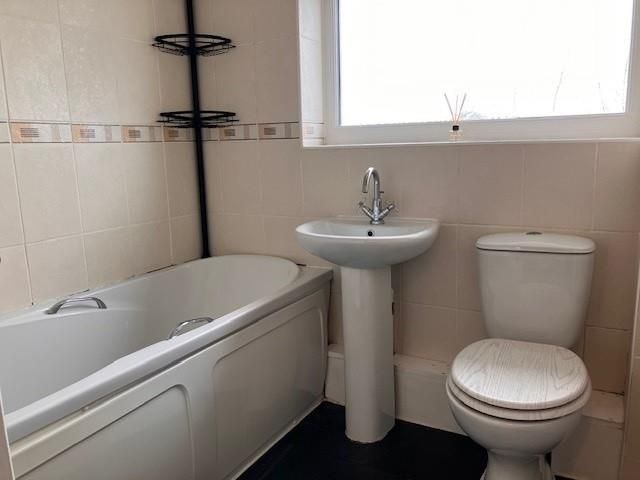 Property photo 2 of 10 Bathroom.Jpg