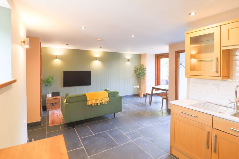 Property photo 2 of 17 Photo 6