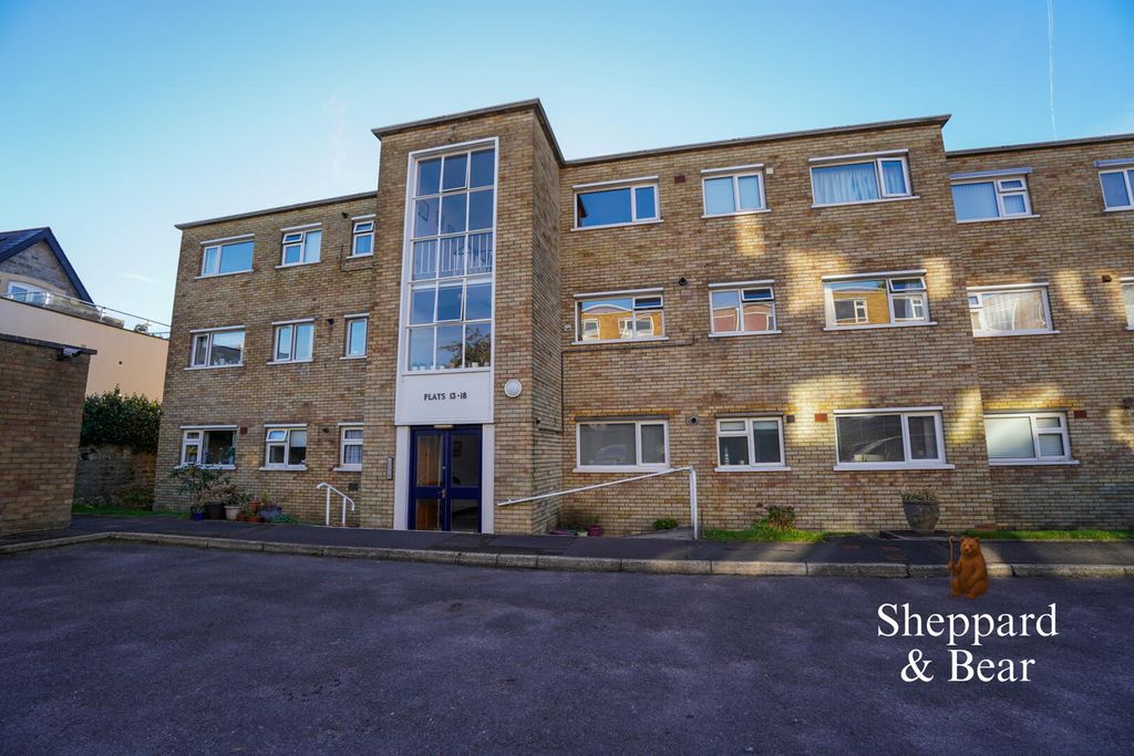 Property photo 2 of 19 Front (Exterior)