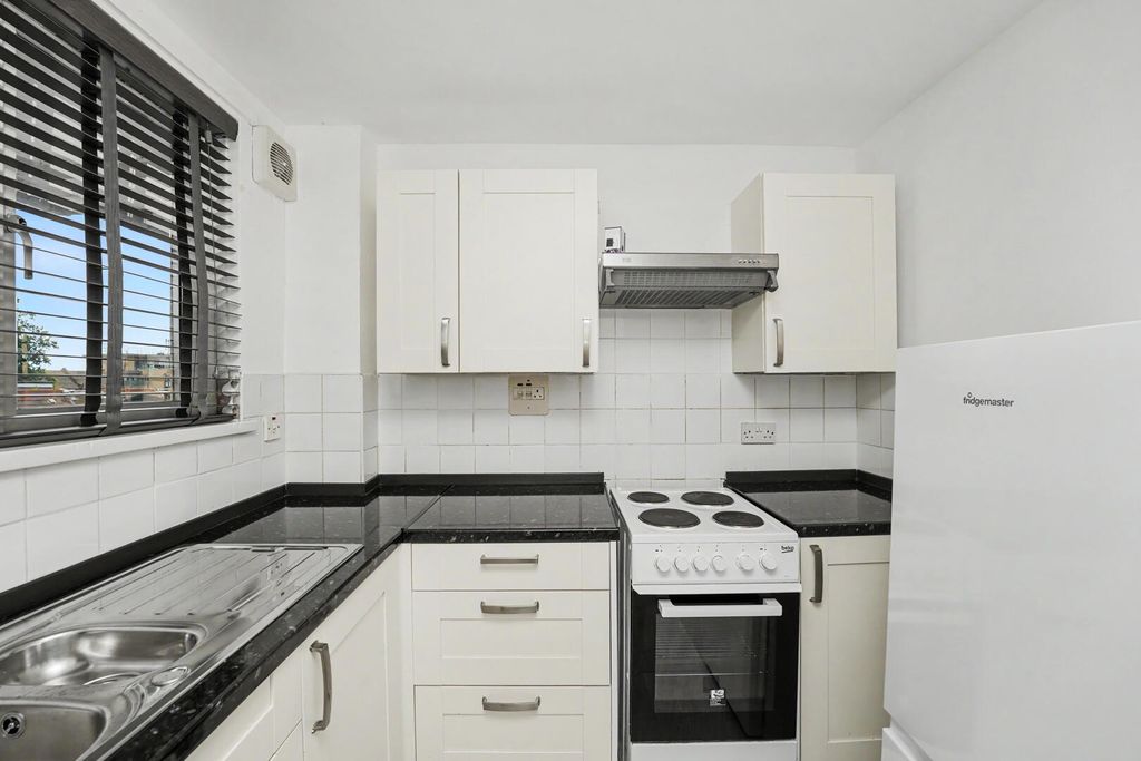 Property photo 2 of 21 Kitchen