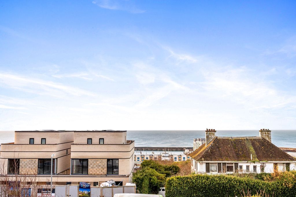 Property photo 3 of 19