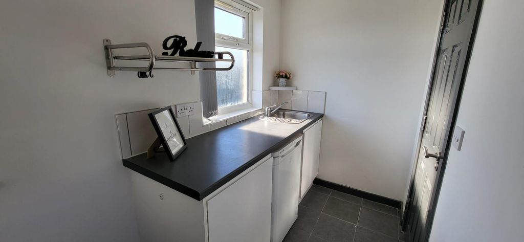 Property photo 2 of 6 Rm 5 50 Sedgwick 6.Jpg