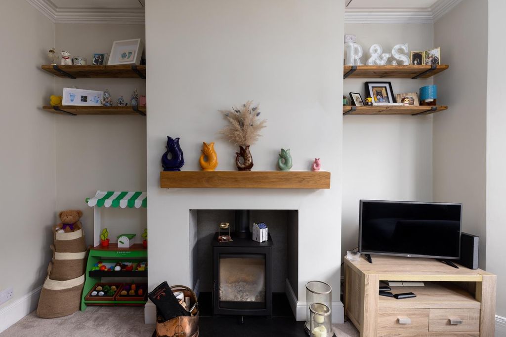 Property photo 3 of 28 11 Rugby Road-2.Jpg