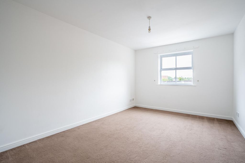 Property photo 3 of 10 Living Room